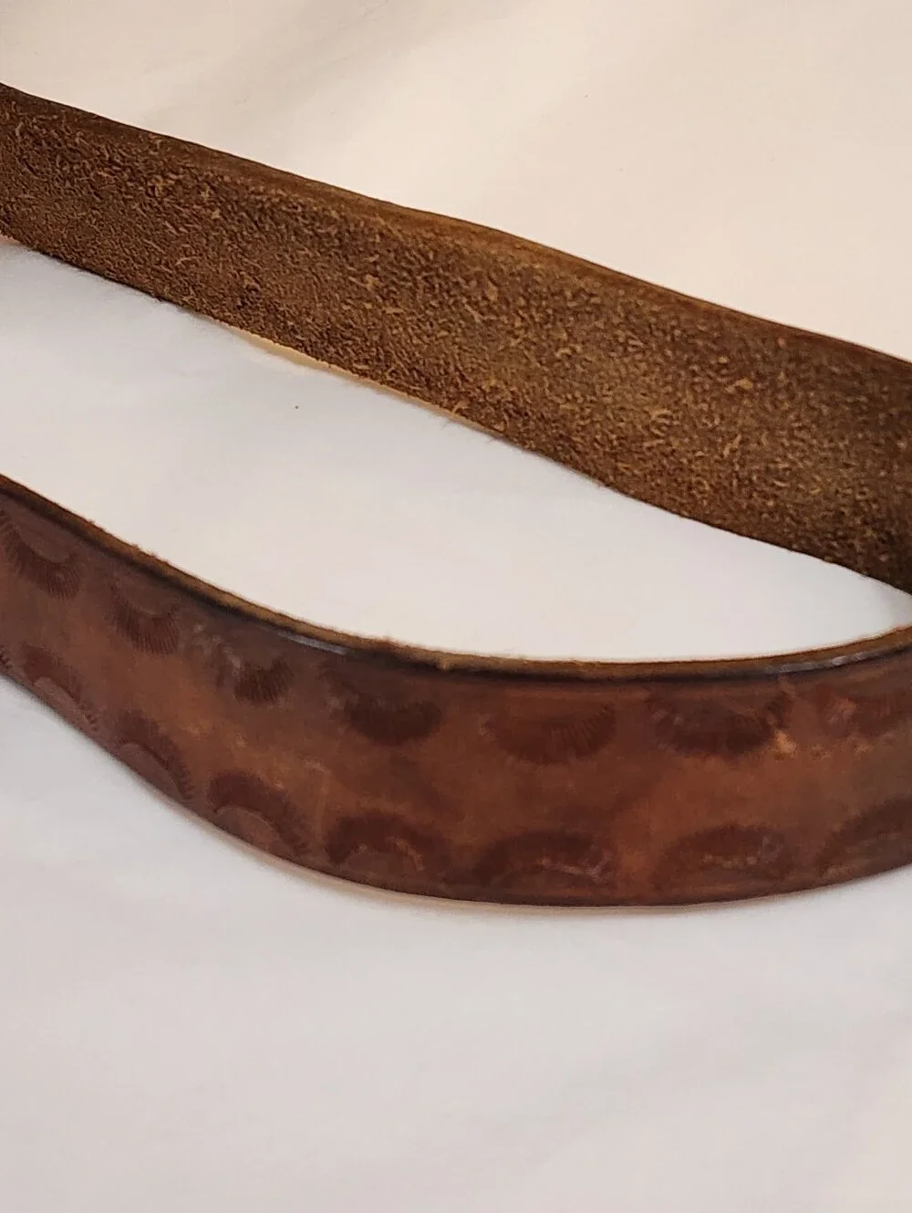 Vintage Remington Belt Buckle & Embossed Brn Leather Belt Sz. XL 43